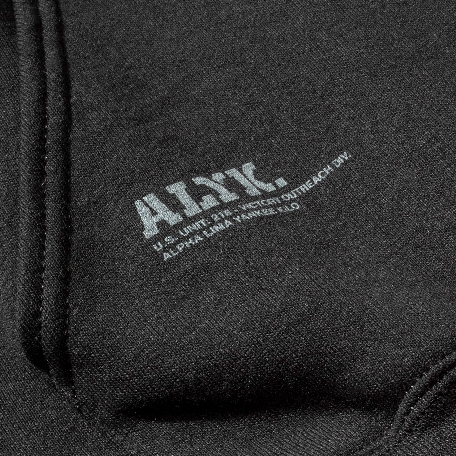 UNIT216_BLACK_DETAIL_FRONT_01.jpg